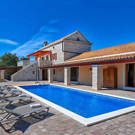 Jacassa With Pool And Jacuzzi *