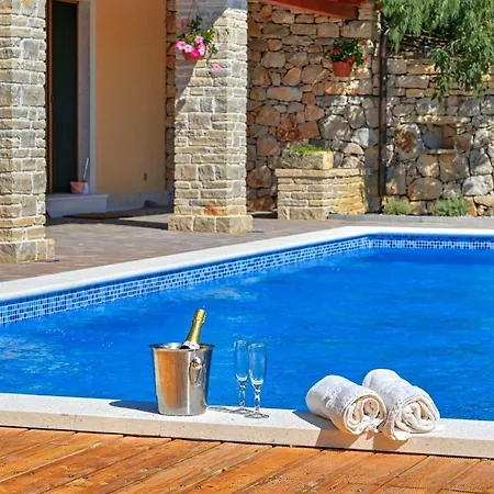 Villa Jacassa With Pool And Jacuzzi *