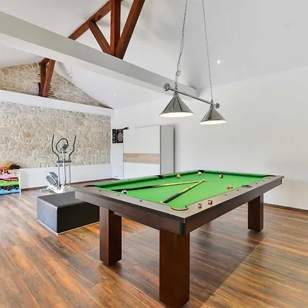 Jacassa With Pool And Jacuzzi Villa
