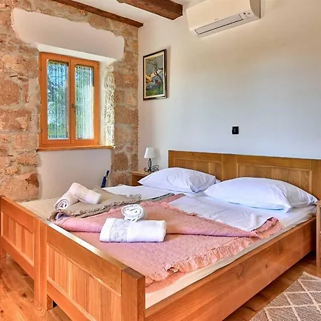 Jacassa With Pool And Jacuzzi Villa