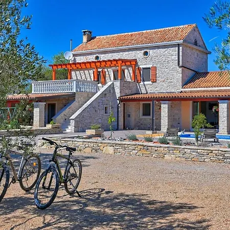 Villa Jacassa With Pool And Jacuzzi *