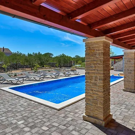 Jacassa With Pool And Jacuzzi