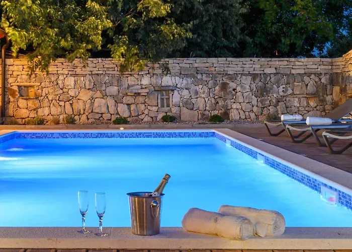 Jacassa With Pool And Jacuzzi