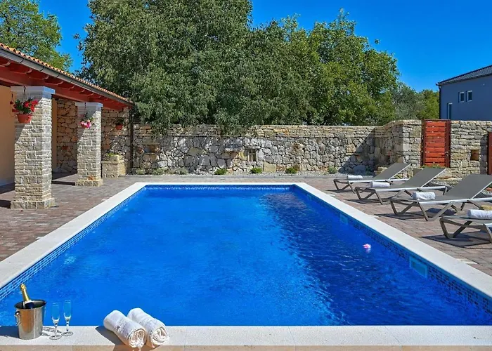 וילה Jacassa With Pool And Jacuzzi