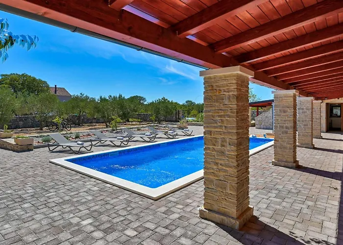 Jacassa With Pool And Jacuzzi