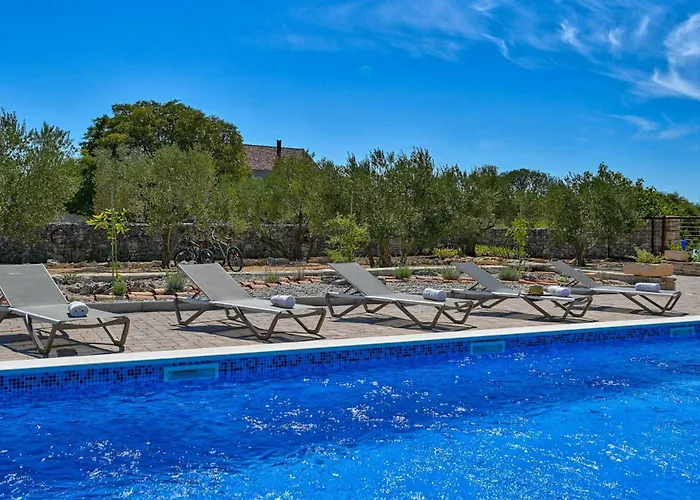 Villa Jacassa With Pool And Jacuzzi *