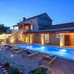 Jacassa With Pool And Jacuzzi Biograd Na Moru