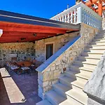 Vila Jacassa With Pool And Jacuzzi Biograd Na Moru