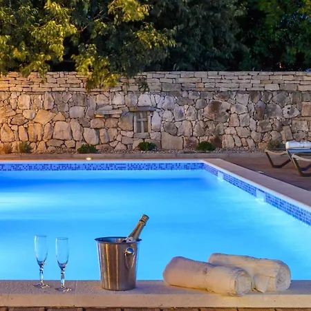 Jacassa With Pool And Jacuzzi