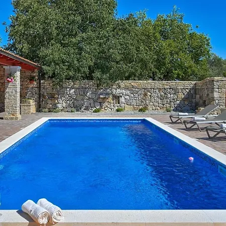 Villa Jacassa With Pool And Jacuzzi
