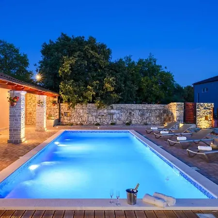 Villa Jacassa With Pool And Jacuzzi *