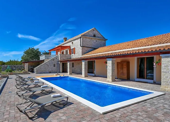 Jacassa With Pool And Jacuzzi *