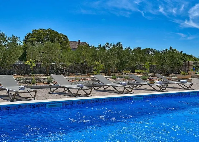 Willa Jacassa With Pool And Jacuzzi Biograd Na Moru